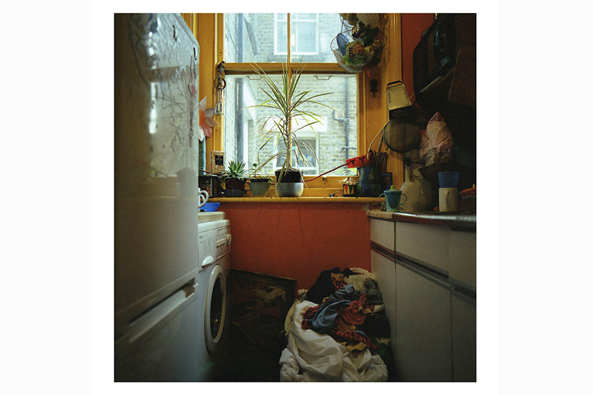 photographic research in a abandoned household interiors 01 by Debora Marcati