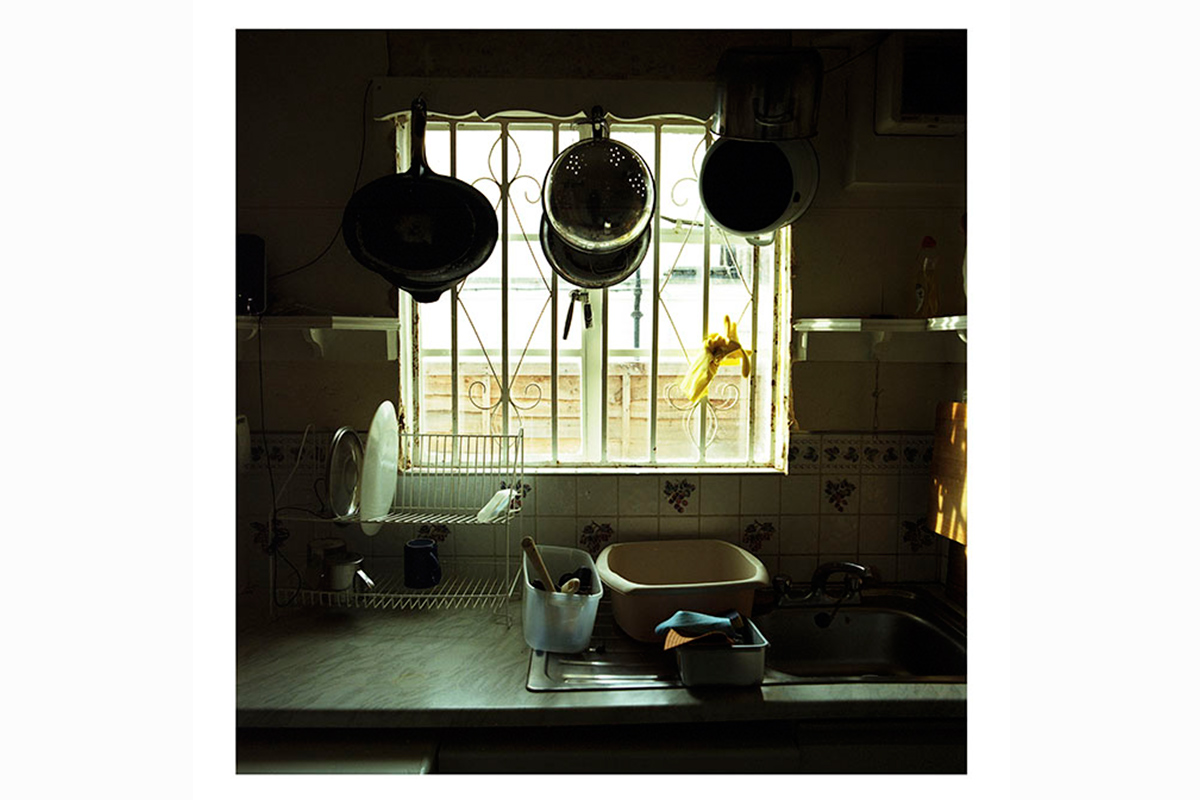 photographic research in a abandoned household interiors 04 by Debora Marcati