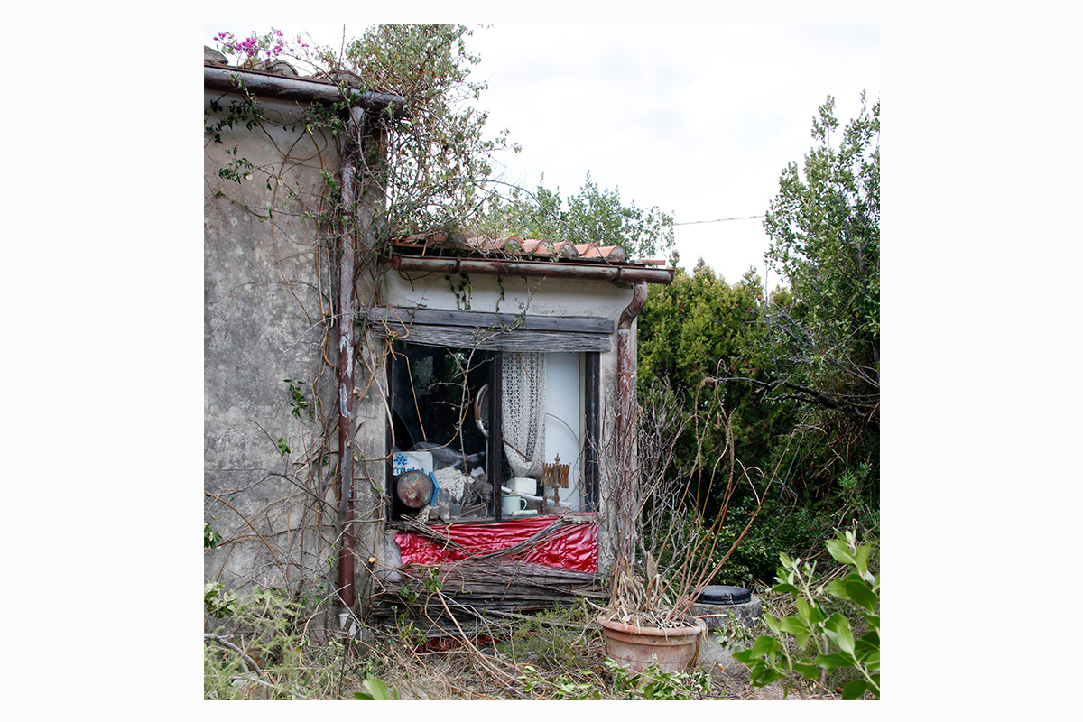 abandoned places photography 01 by Debora Marcati